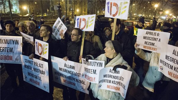 ide tuntete orban lapja