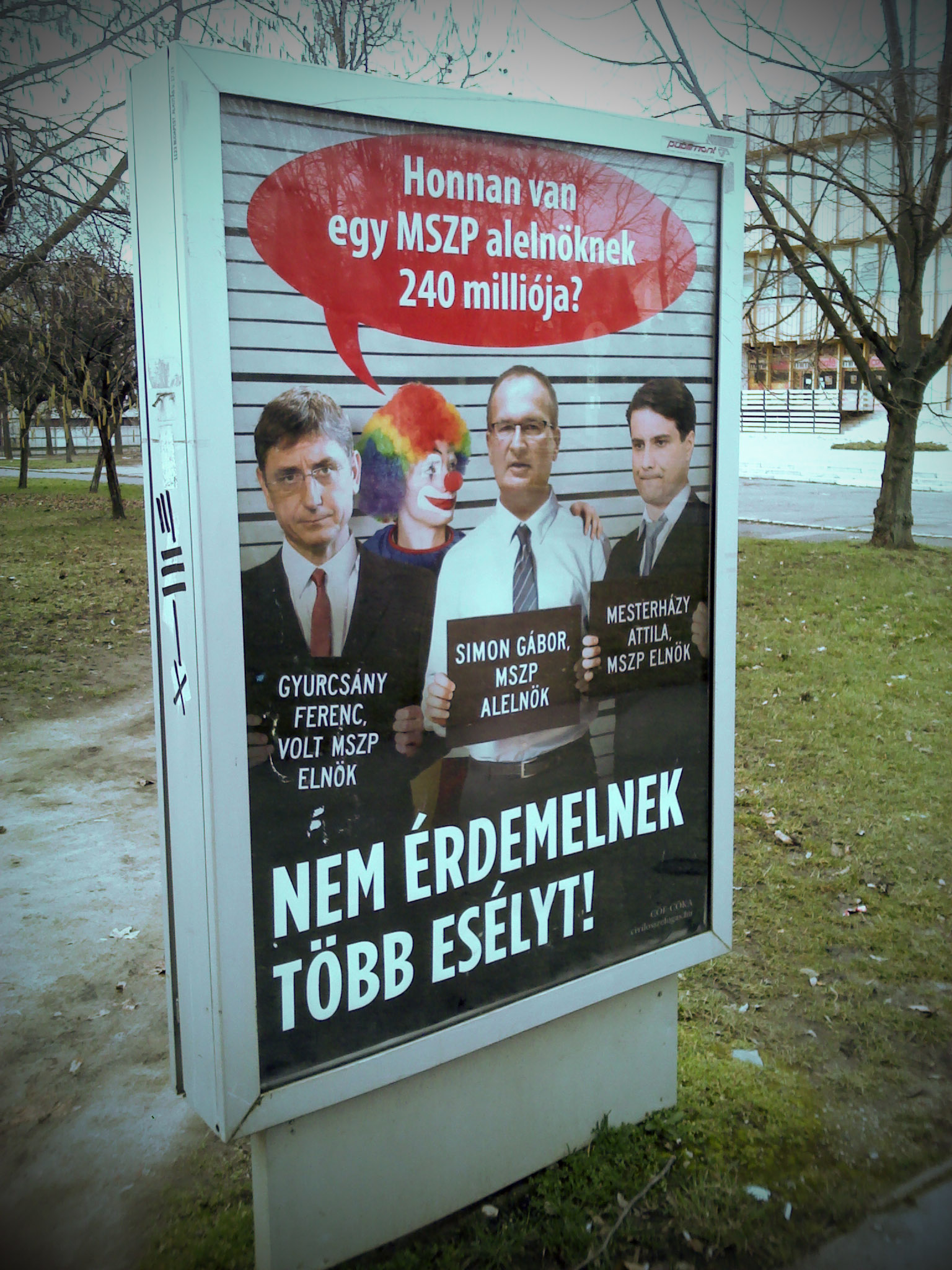 Szombathelyi plakát 2014. 02. 23-án Köz-Hír fotó: Bokor István