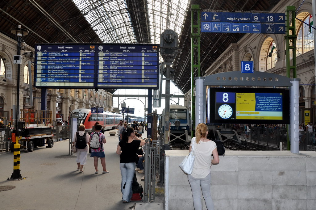 Keleti pu vaganyvegi es osszesito tabla hangoszlopok Pete Gabor