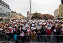 Október 23. – A civil szervezetek aktívabb közéleti szerepvállalásáért tüntettek Budapesten