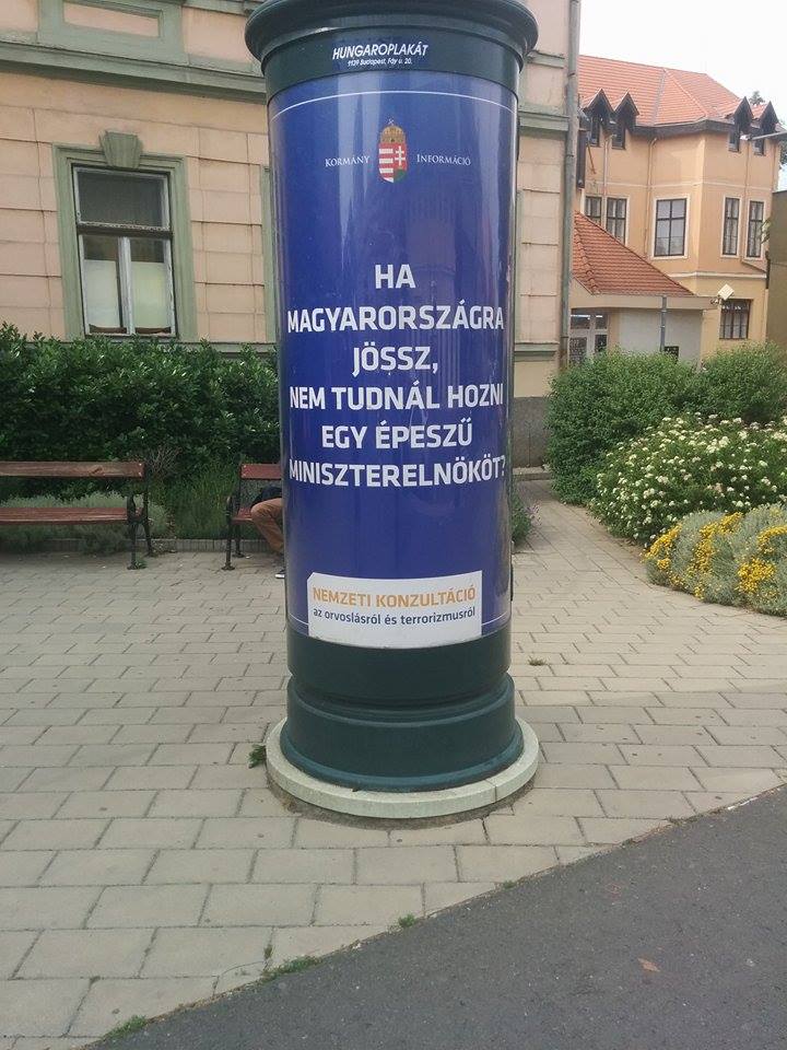 Szombathelyen kimaxolták a bevándorlós plakátokat a helyi szocialisták