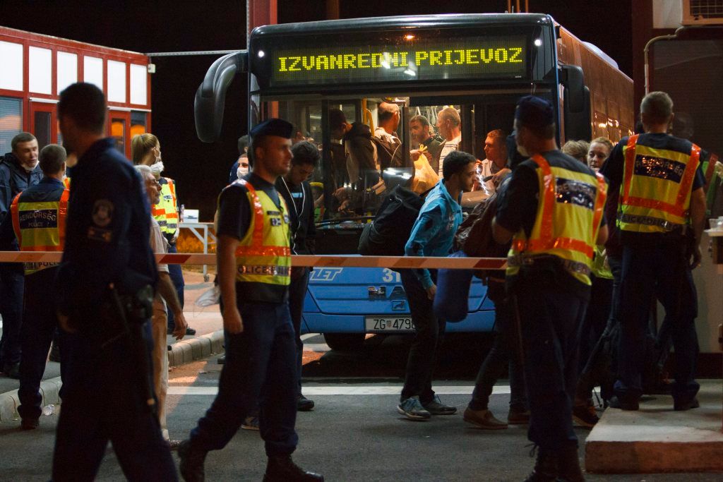 Péntek óta több mint ötezer migráns hagyta el Horvátországot