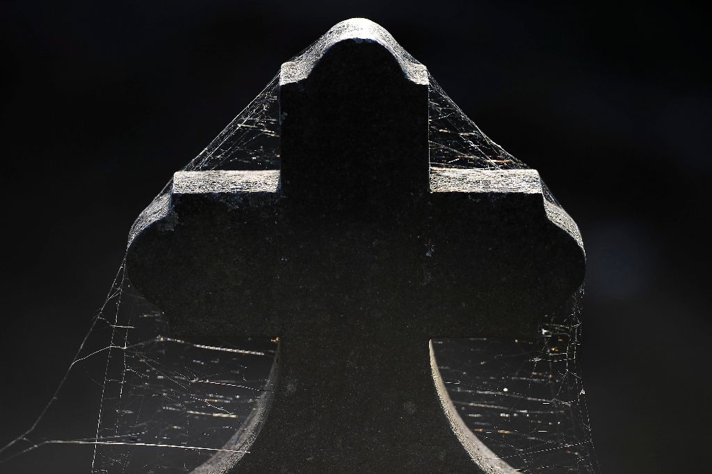 Halottak napja – Temetők nyitva tartása, közlekedés