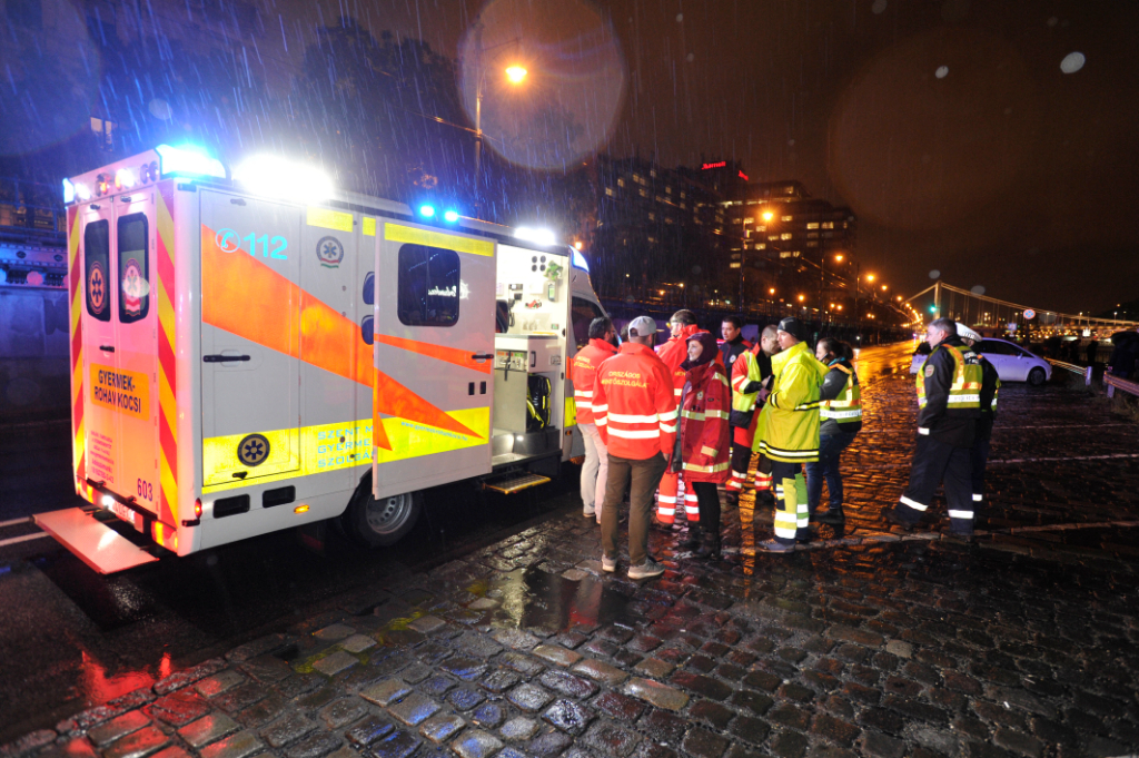 Hárman meghaltak a Dunán történt vízi balesetben