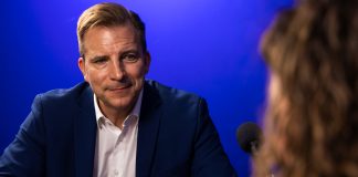 AI-korszak ide vagy oda: az üzlet még mindig ember és ember között köttetik