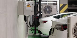 „A parkolóház tüze nem ott kezdődik, ahol látjuk” – az elektromos autók a mélygarázsok új tűzkockázatát jelentik?