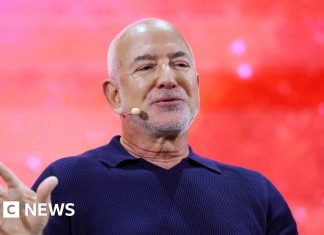 A mesterséges intelligencia több munkahelyet teremt az emberek számára, nem pedig felváltja őket – állítja Bezos, az Amazon alapítója