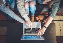 A vásárlók közel fele már mesterséges intelligenciával vadászik ajándékötletekre