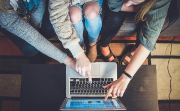 A vásárlók közel fele már mesterséges intelligenciával vadászik ajándékötletekre