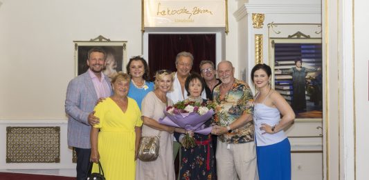Lehoczky Zsuzsát köszöntötték 90. születésnapján a Budapesti Operettszínház művészei