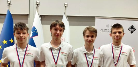 A magyarok négy érmet szereztek a Közép-Európai Informatikai Diákolimpián