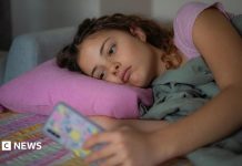 Az EU bírsággal fenyegeti a Meta vállalatot a „függőséget okozó” Facebook és Instagram miatt