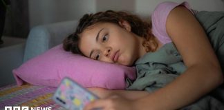 Az EU bírsággal fenyegeti a Meta vállalatot a „függőséget okozó” Facebook és Instagram miatt