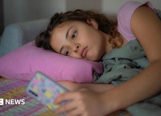 Az EU bírsággal fenyegeti a Meta vállalatot a „függőséget okozó” Facebook és Instagram miatt