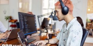 A technológiai vállalatok vezetői szerint a mesterséges intelligencia kevesebb munkát jelent – alkalmazottaik viszont azt állítják, hogy akár 90 órát is dolgoznak hetente